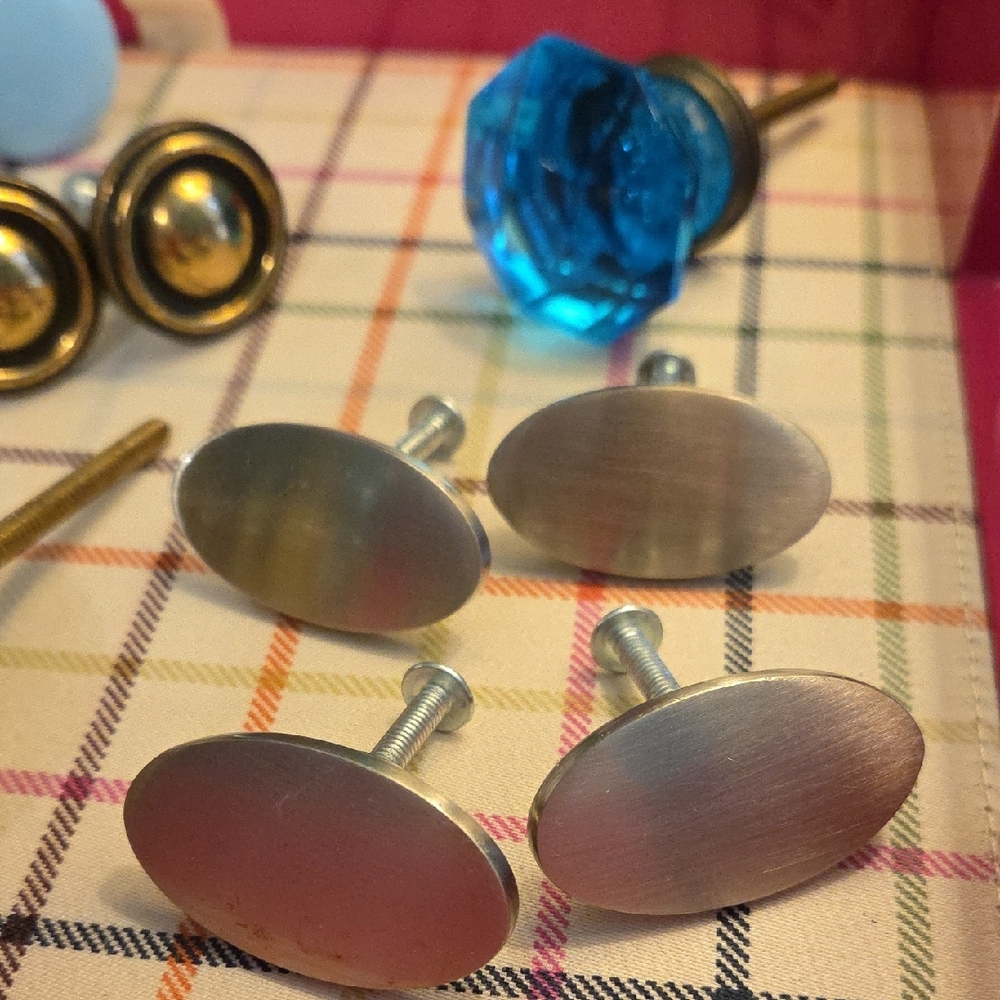 Assorted Decorative Knobs Set - Picture 4 of 9
